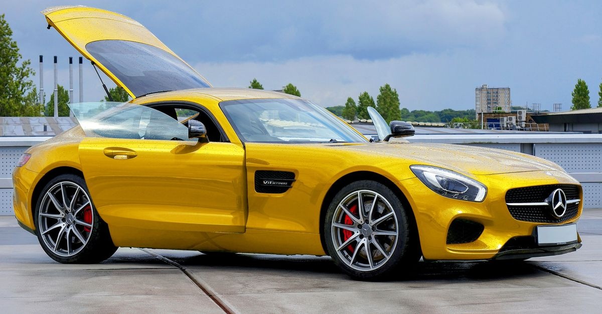 Motoryzacja bez wychodzenia z domu: jak sprytnie kupować części i akcesoria przez internet