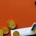 Gdy stopy idą w górę: jak zmiany oprocentowania wpływają na koszty, kredyty i decyzje firm