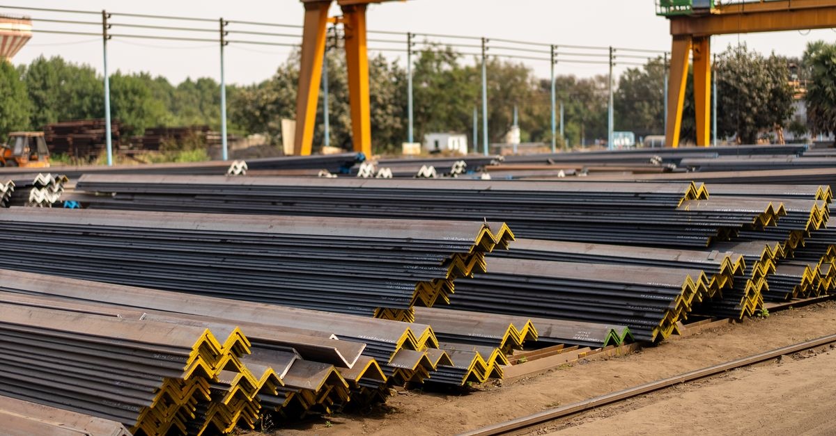 Od projektu do gotowego detalu: jak powstają nowoczesne wyroby metalowe?