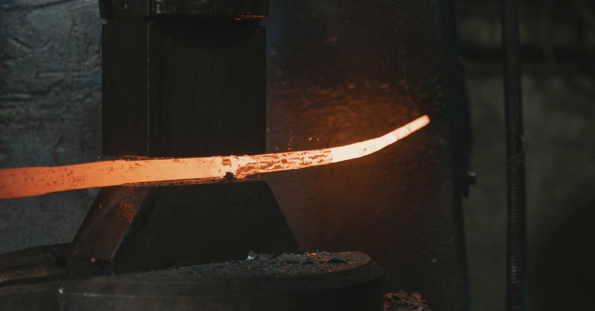 Jak hartować, odpuszczać i wyżarzać, by metal zyskał supermoce? Przewodnik po obróbce cieplnej